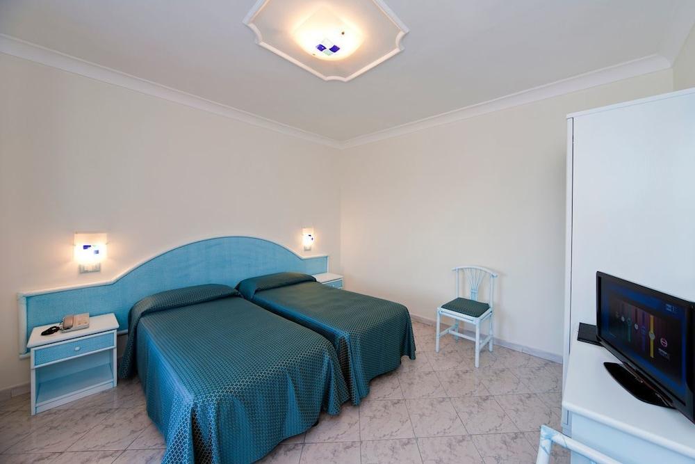 Hotel Bellevue Benessere & Relax Ischia Bagian luar foto