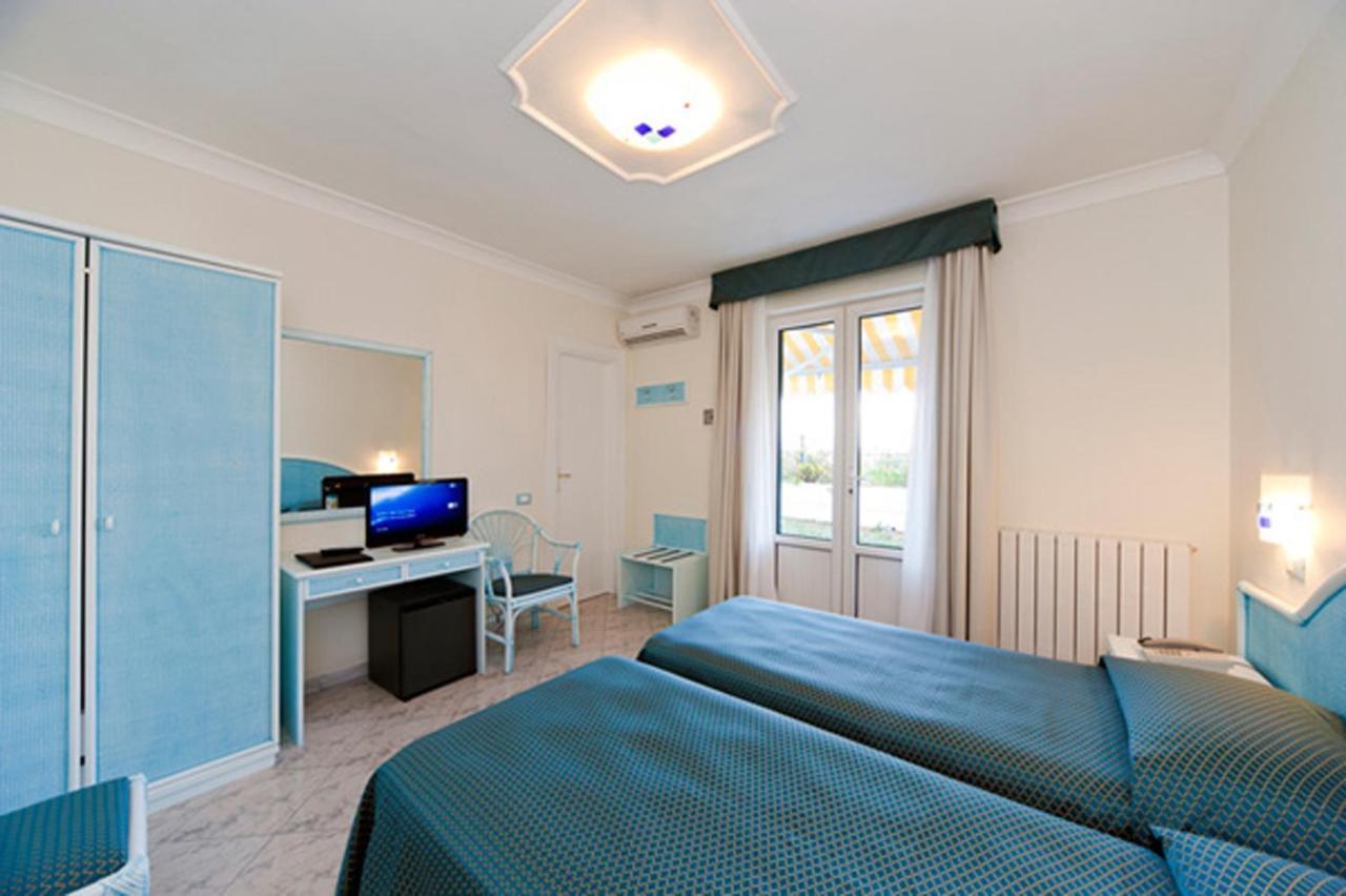 Hotel Bellevue Benessere & Relax Ischia Ruang foto